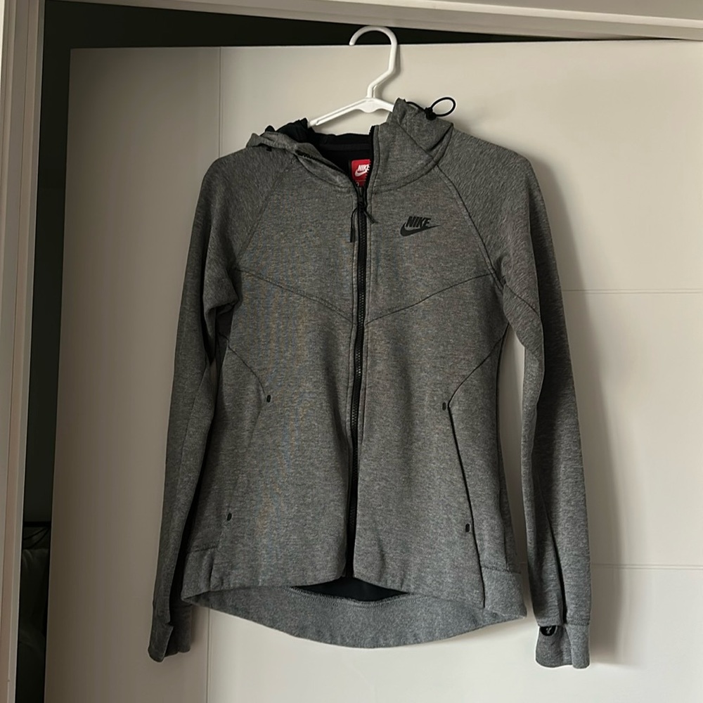 Small grey Nike tech sweatshirt